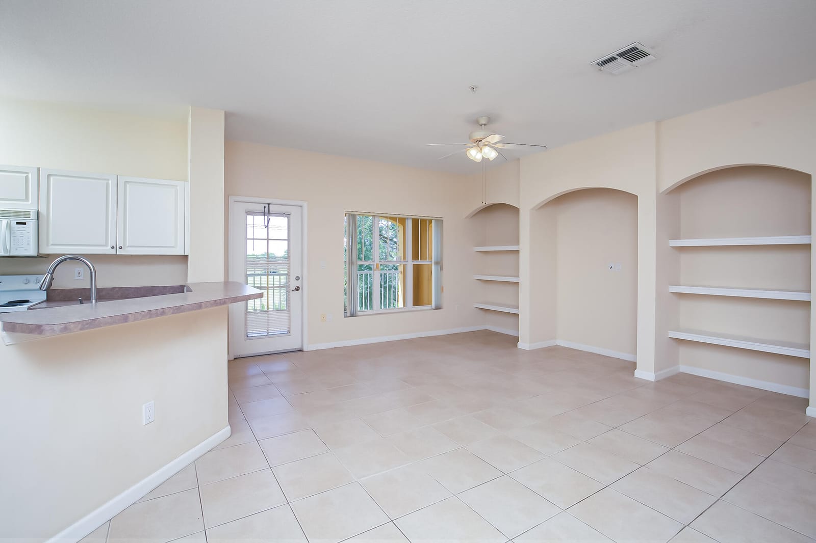 5015 Fairways Circle 305 — photo 5