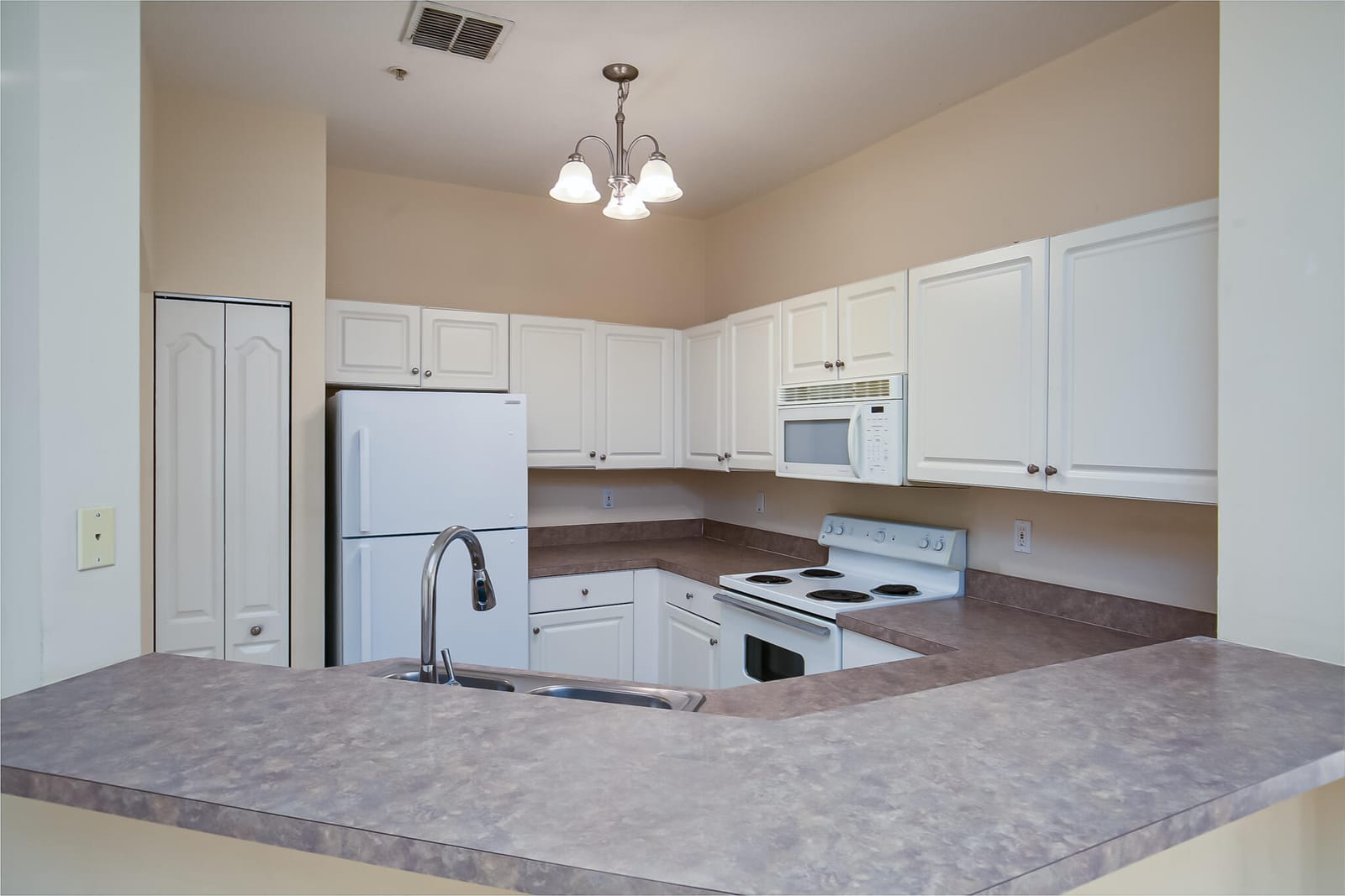 5015 Fairways Circle 305 — photo 9