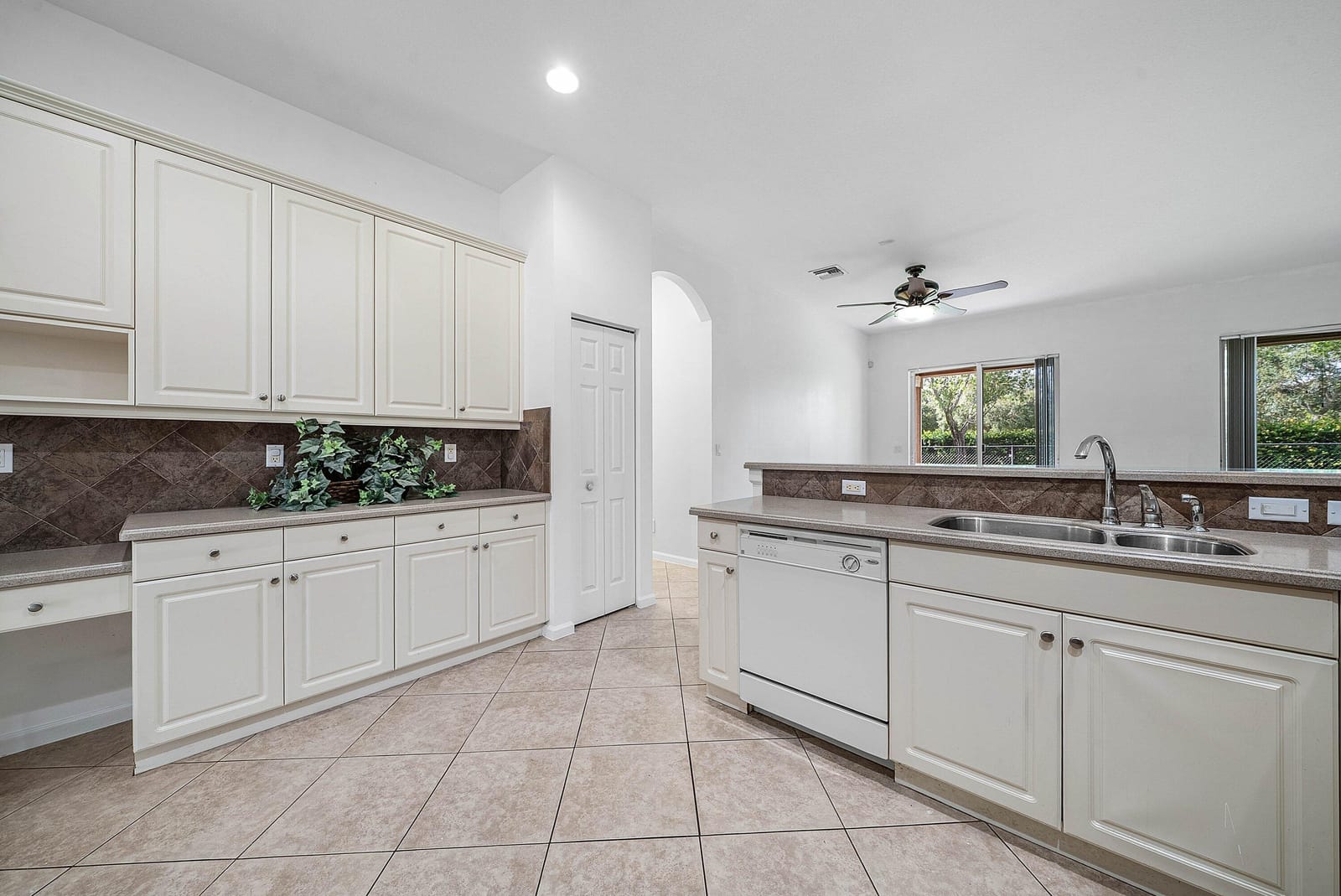 9058 SEDGEWOOD Drive, Lake Worth, FL 33467 photo 12