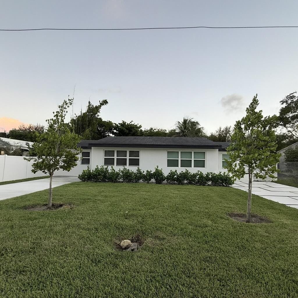 118 SW 7TH Street — photo 1