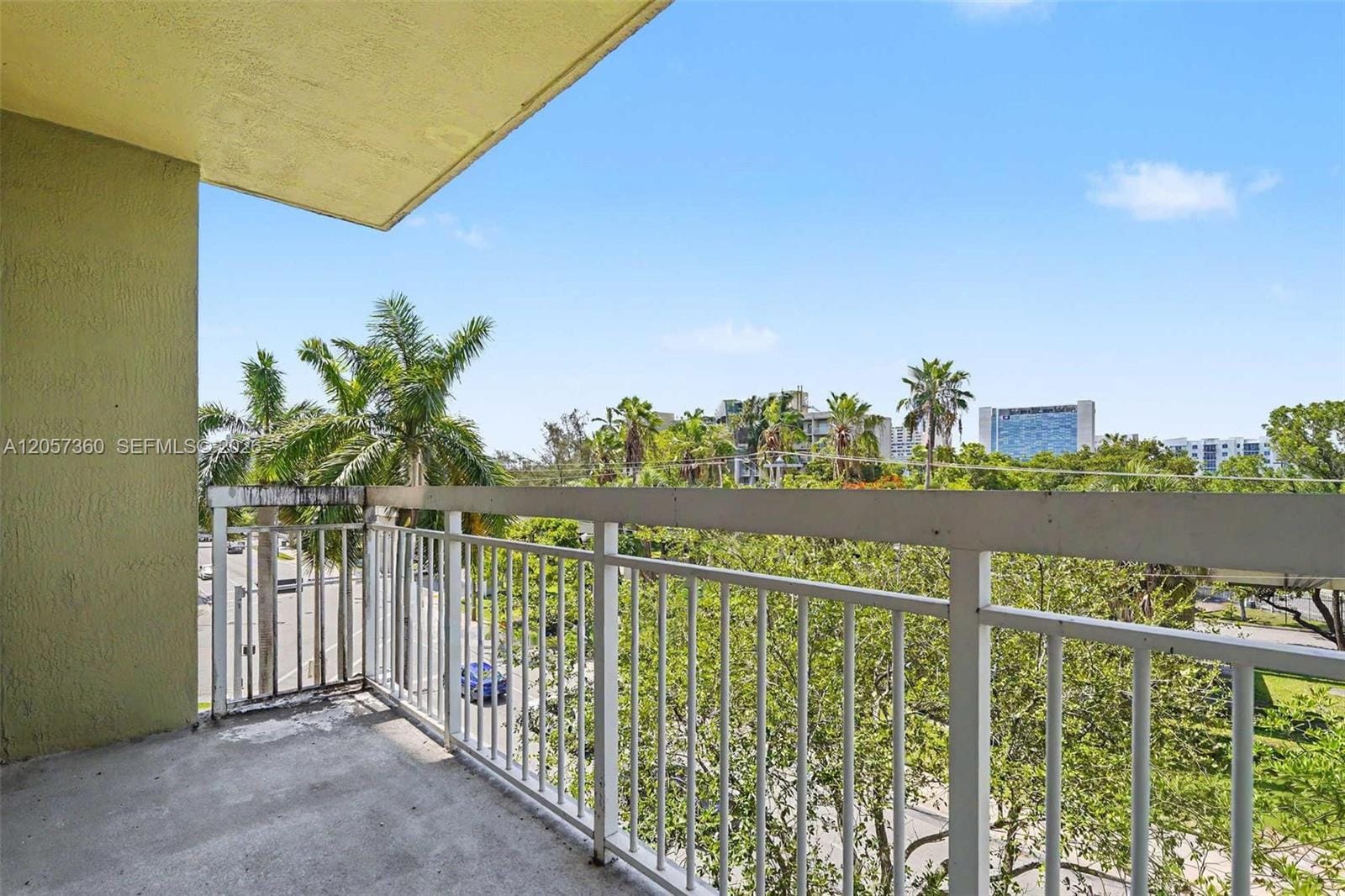 816 NW 11th Street 402, Miami, FL 33136 photo 4