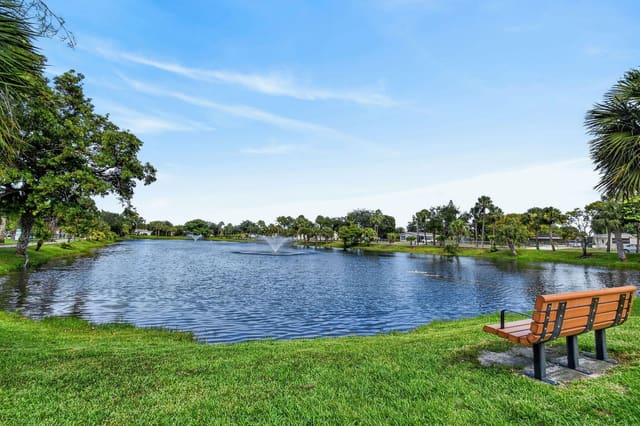 770 Lori Drive 253, Lakeside Village, Palm Springs, FL