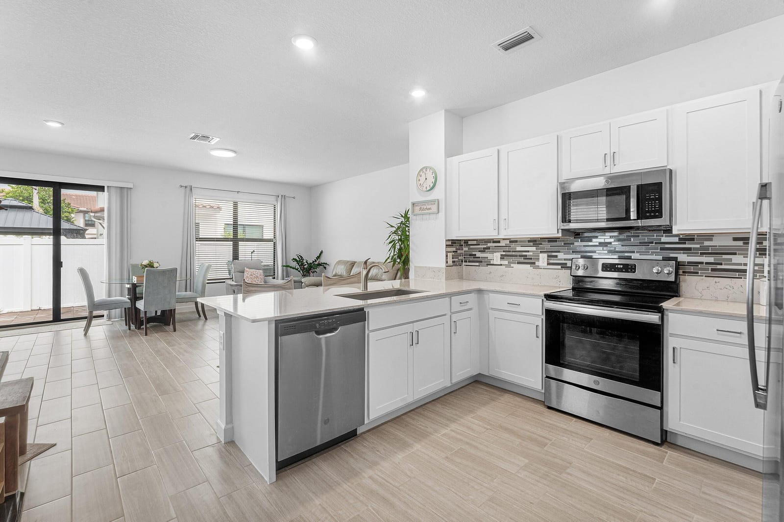 1011 WILLOW Place — photo 11