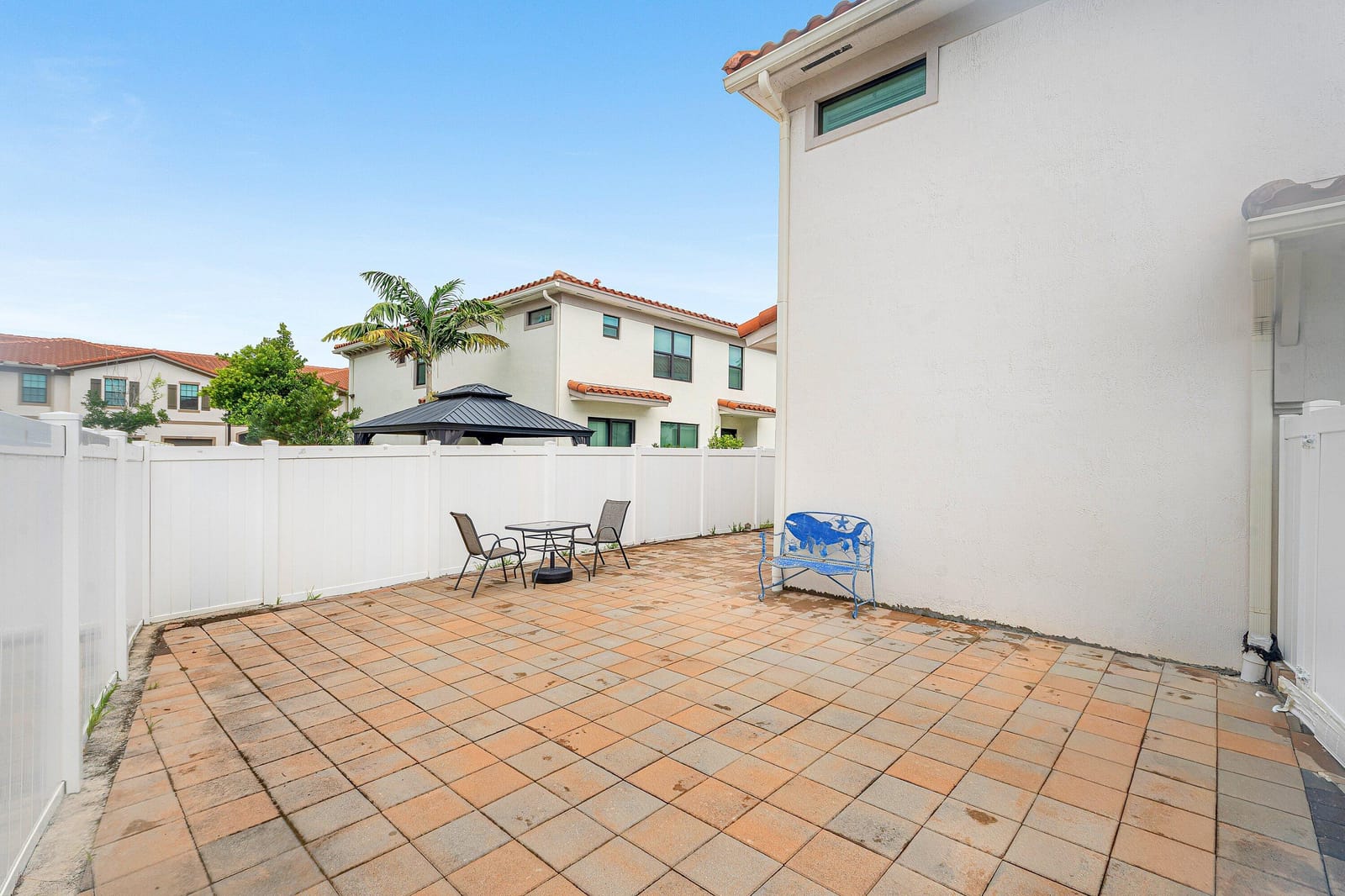 1011 WILLOW Place — photo 3