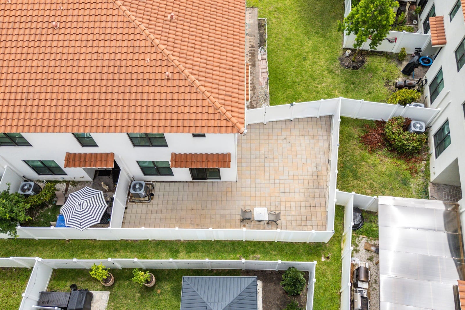 1011 WILLOW Place — photo 4