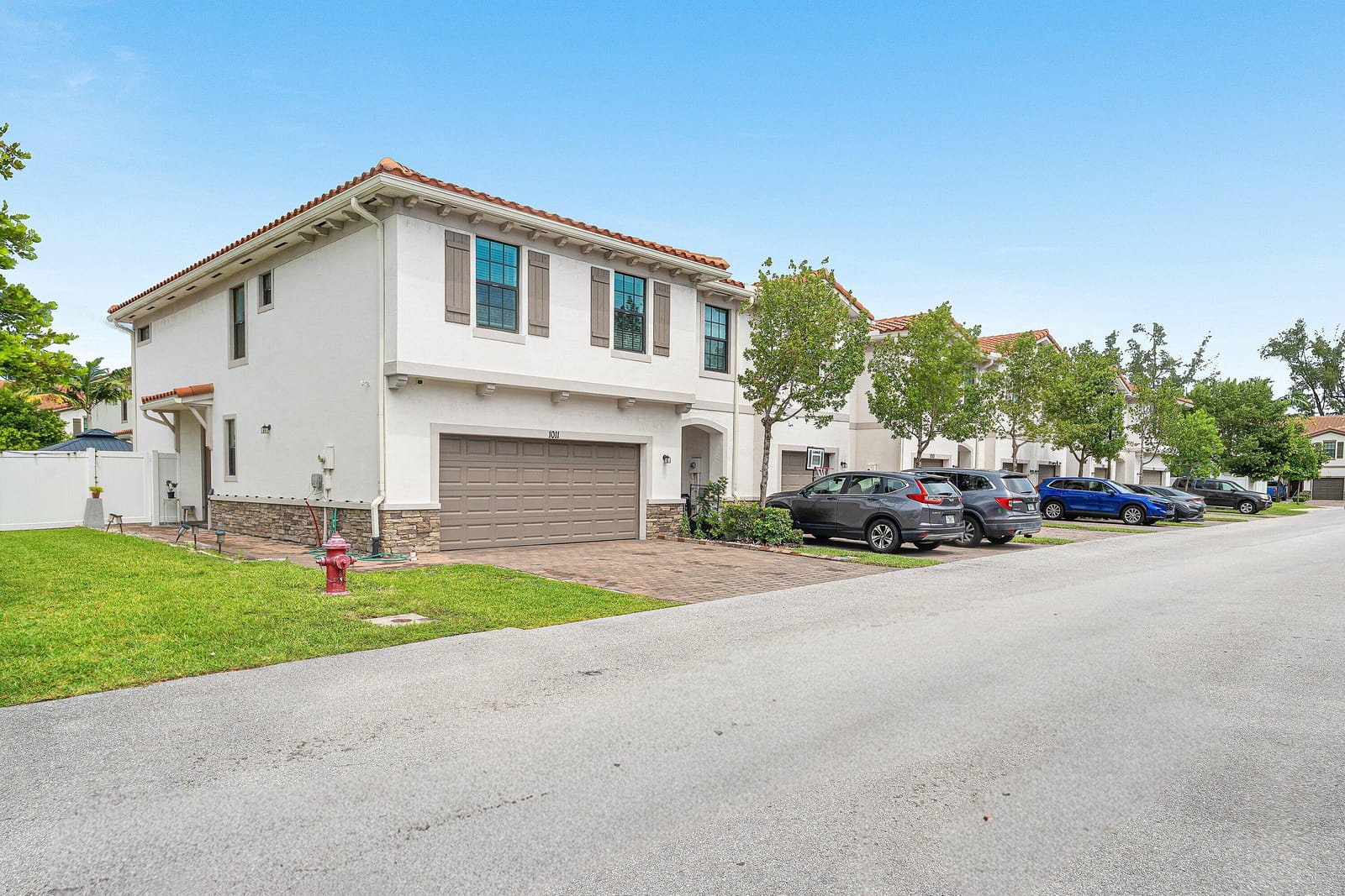 1011 WILLOW Place — photo 7