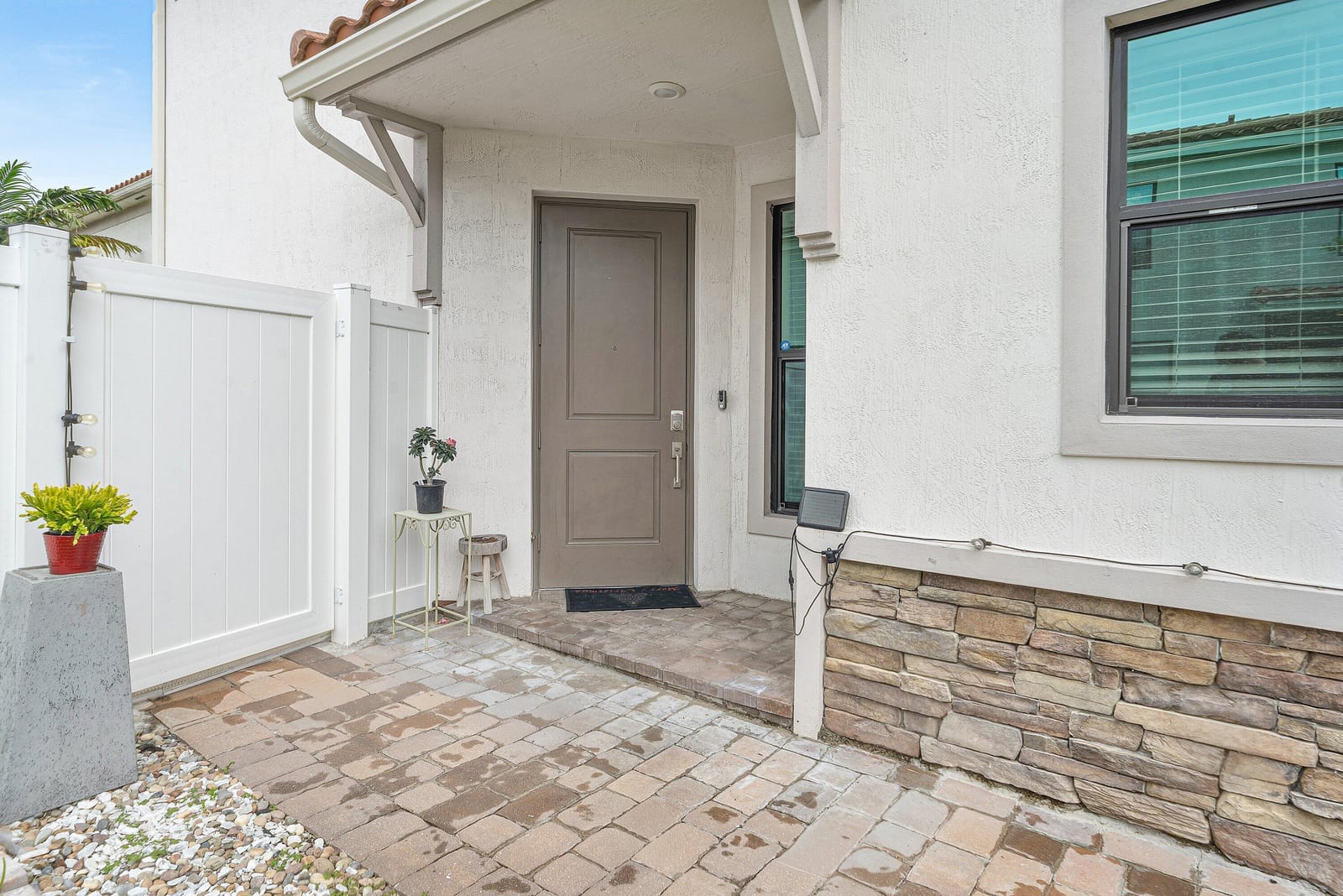 1011 WILLOW Place — photo 8