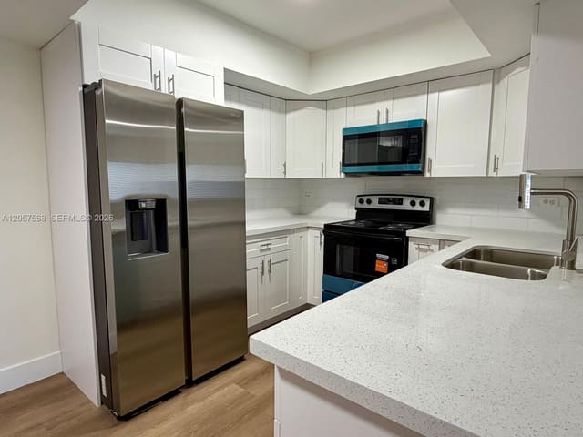 3690 N 56th Avenue 906, Hollywood, FL 33021