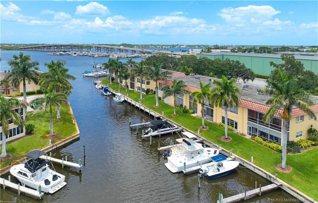 2600 S Kanner Highway V7, Stuart, FL 34994