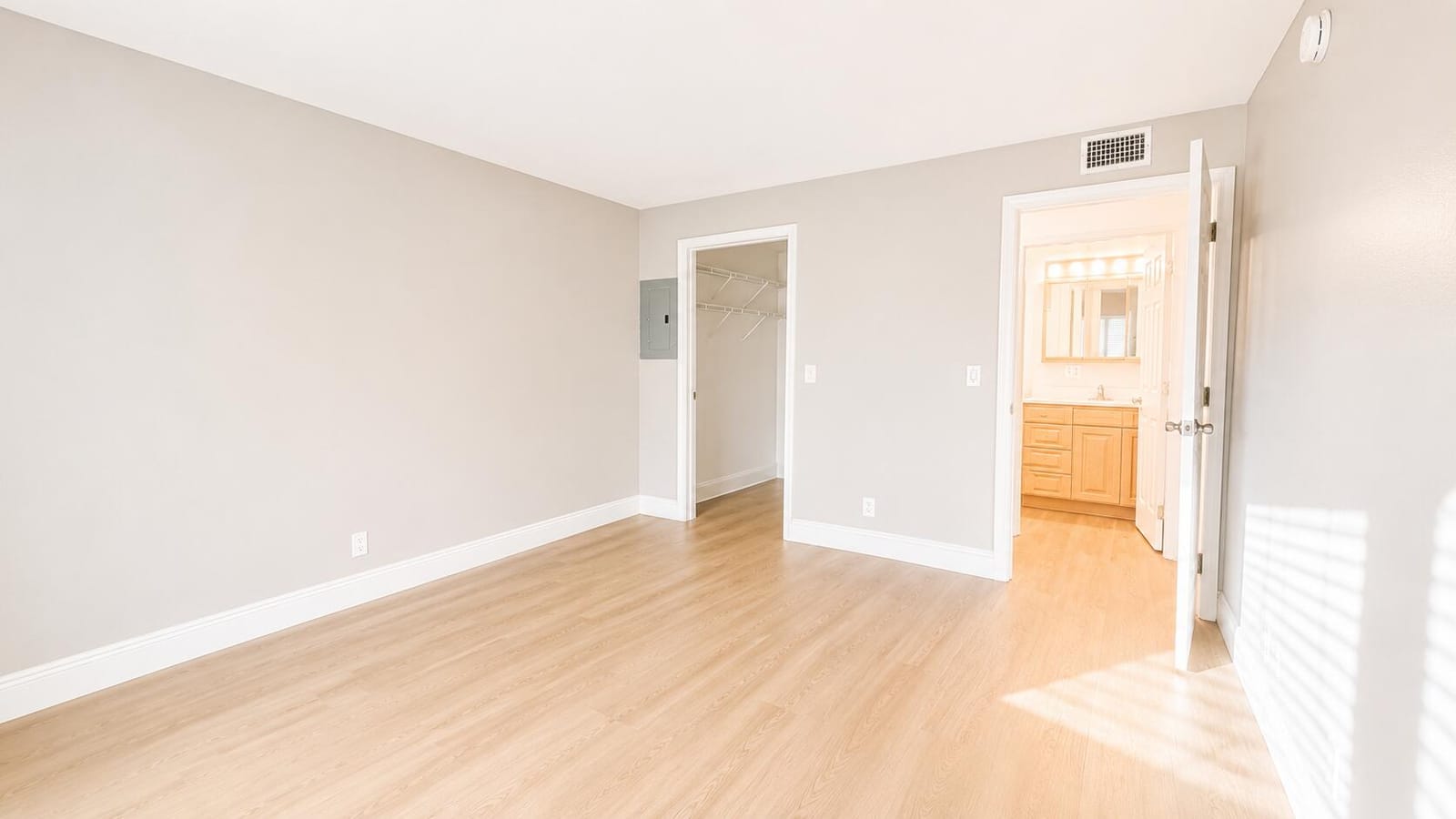 433 SAXONY J Way — photo 11