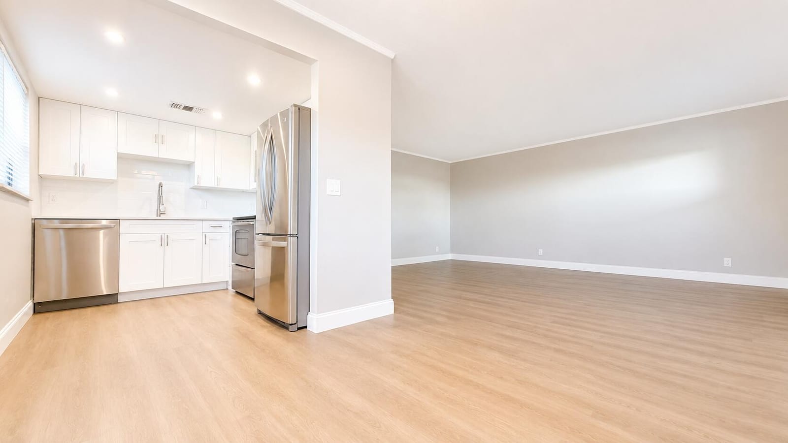 433 SAXONY J Way — photo 4