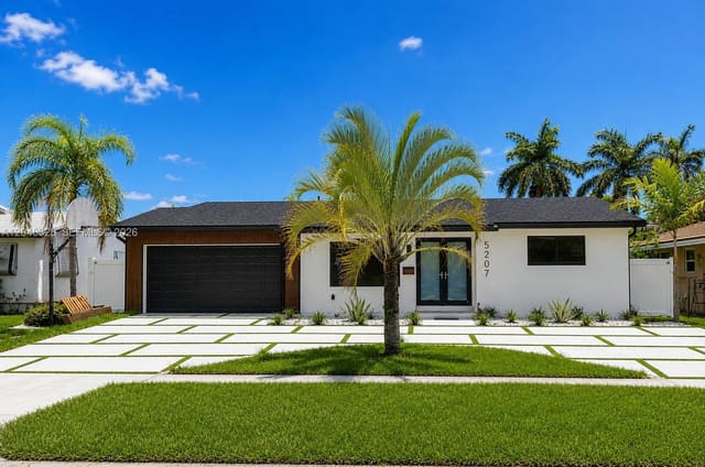 5207 Roosevelt Street, Hollywood, FL 33021