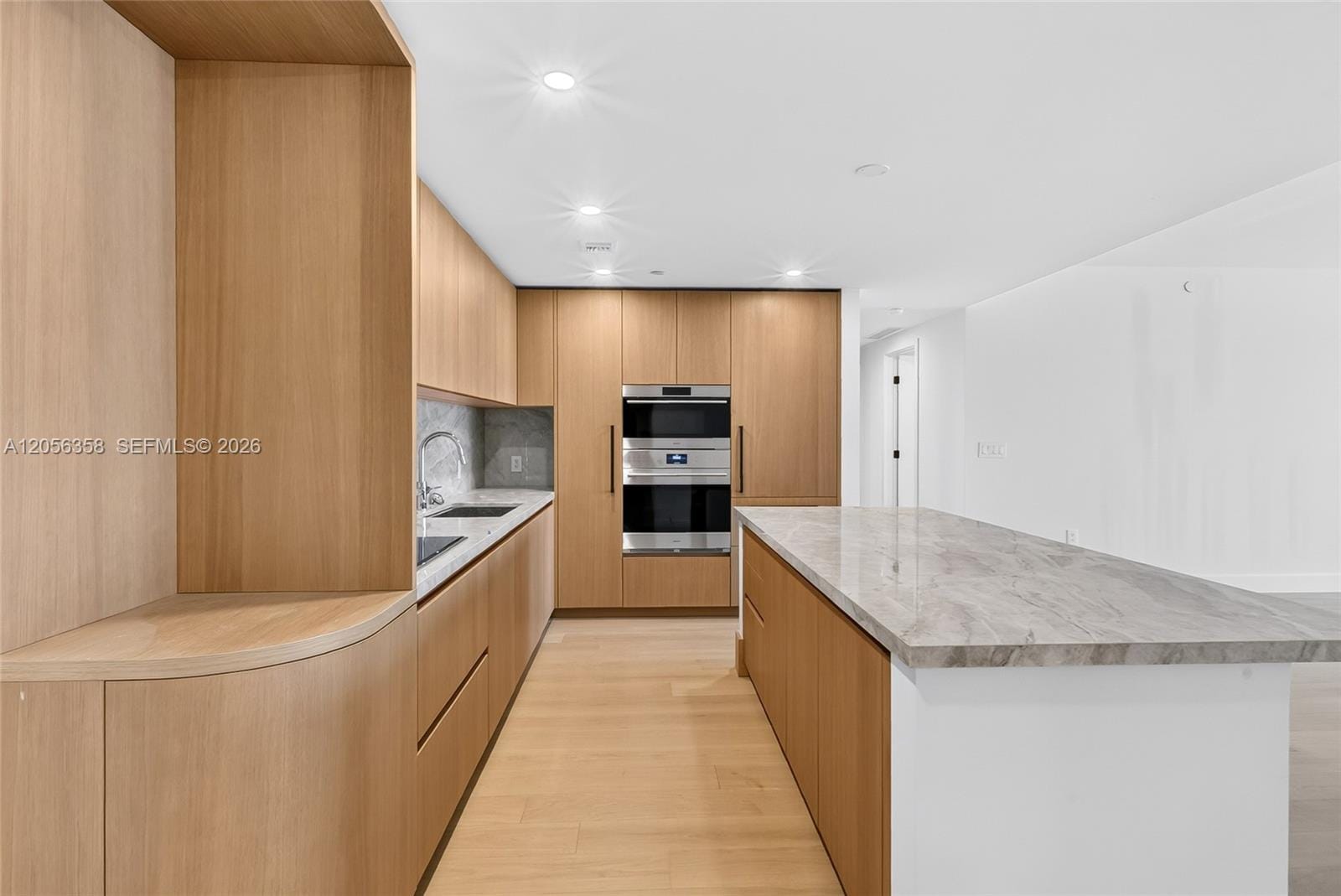 1176 97th 701 — photo 3