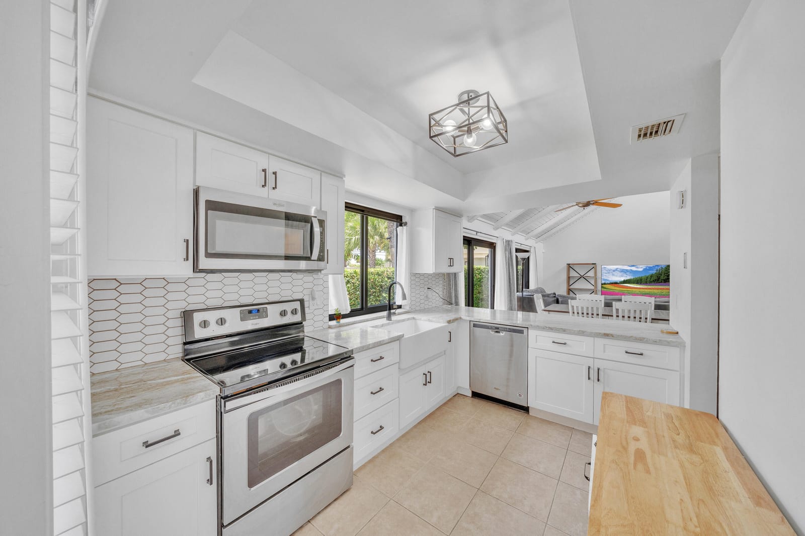 235 NW 15TH Street — photo 2