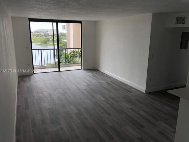 9682 Fontainebleau Boulevard 507, Miami, FL 33172