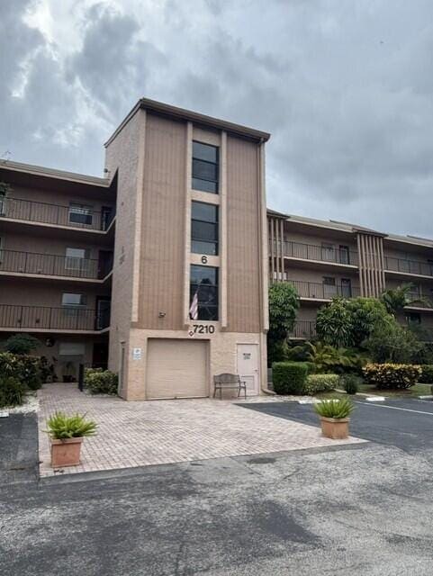 7210 Lake Cir Drive 401, Palm Lakes, Margate, FL