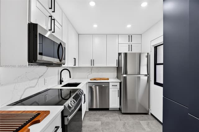 3301 N Country Club Drive 101, Aventura, FL 33180