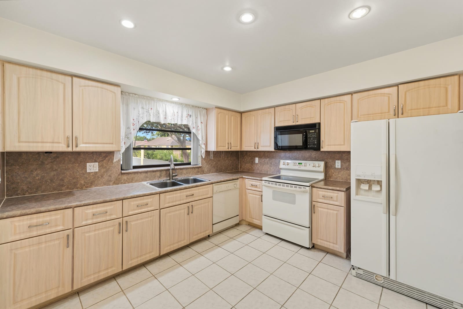 4675 ROBINWOOD Circle A, Boynton Beach, FL 33436 photo 12