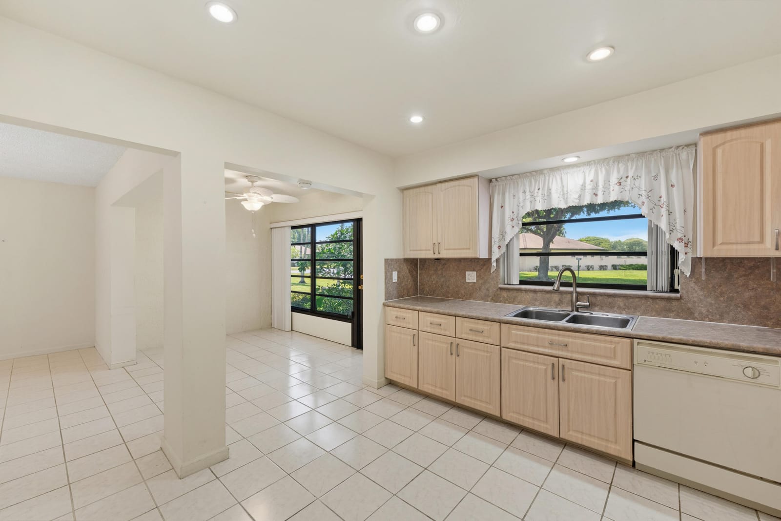 4675 ROBINWOOD Circle A, Boynton Beach, FL 33436 photo 13