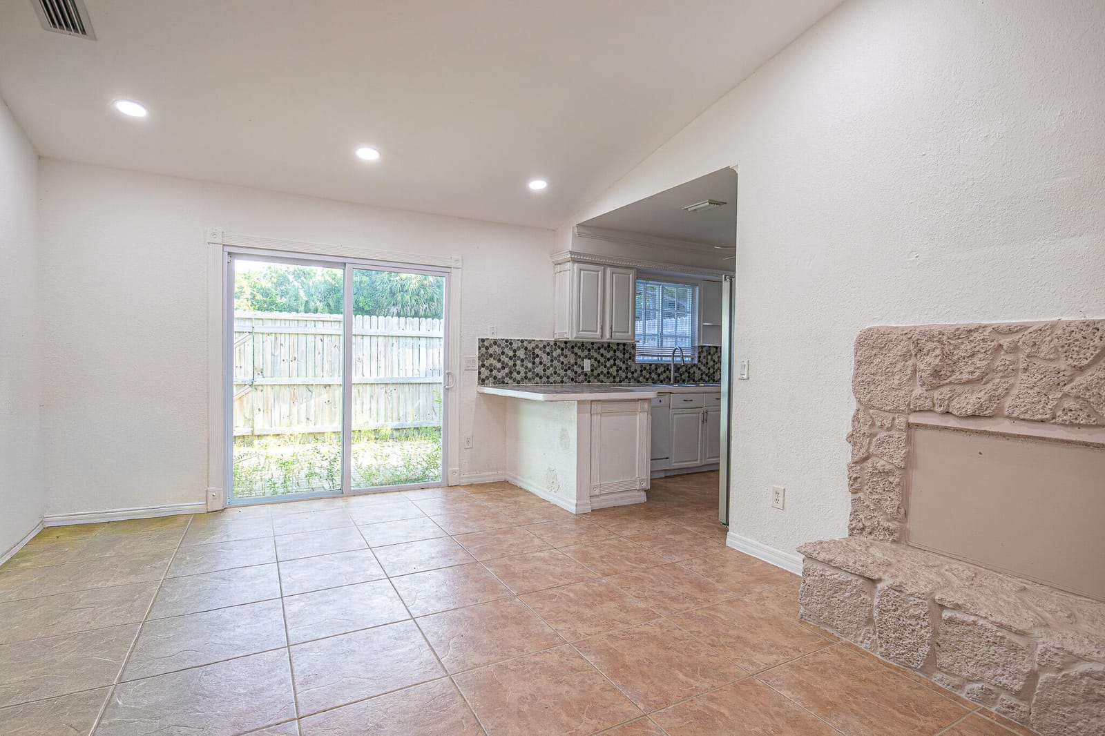 11714 ORANGE Boulevard — photo 4