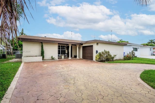 3821 E Lake Terrace, Miramar Isles, Miramar, FL