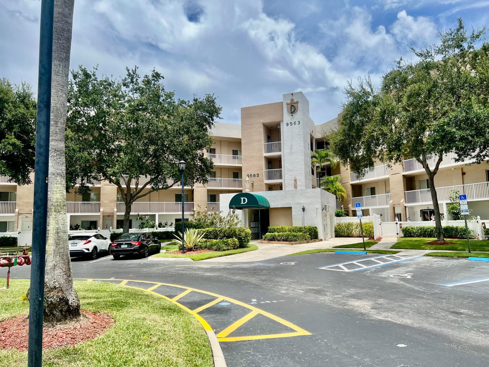 Pending home at 9563 Weldon Circle 304, Tamarac, FL 33321