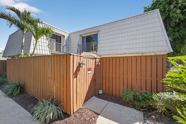 1700 Embassy Drive 103, West Palm Beach, FL 33401