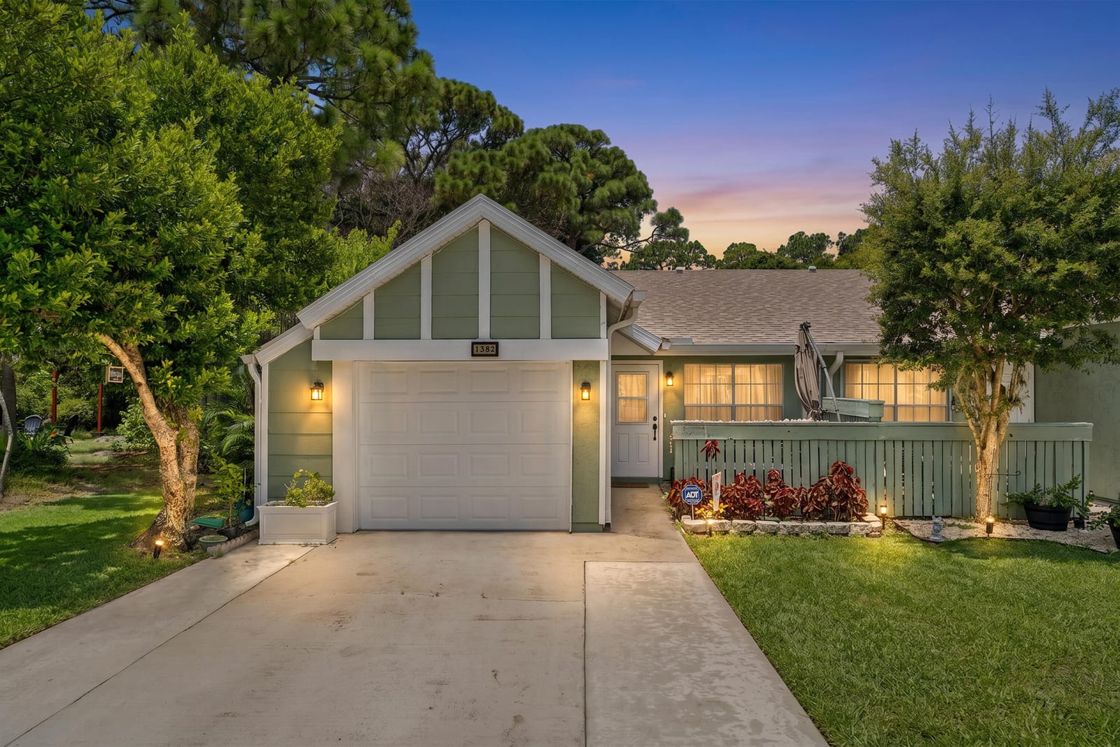 Pending home at 1382 SE Rivergreen Circle, Port St. Lucie, FL 34952