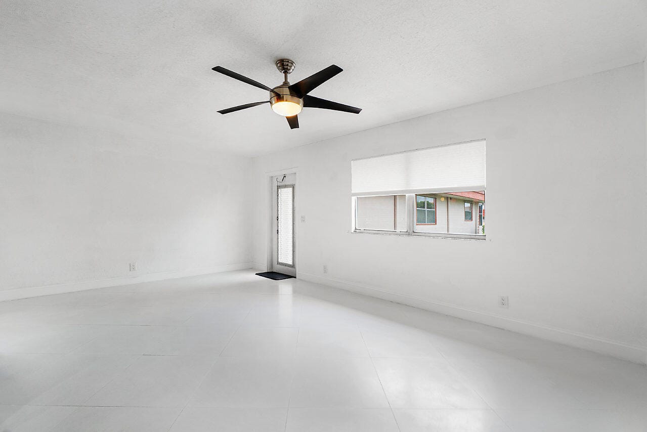 143 SEVILLE E — photo 9