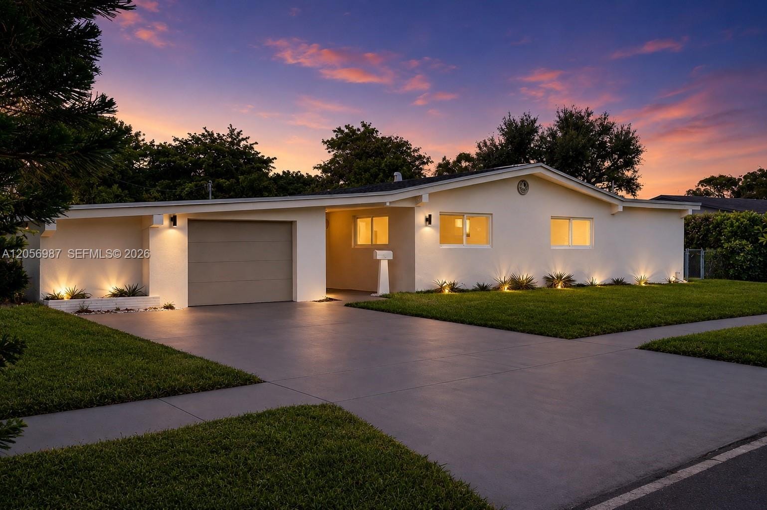 Pending home at 5715 Jackson Street, Hollywood, FL 33023