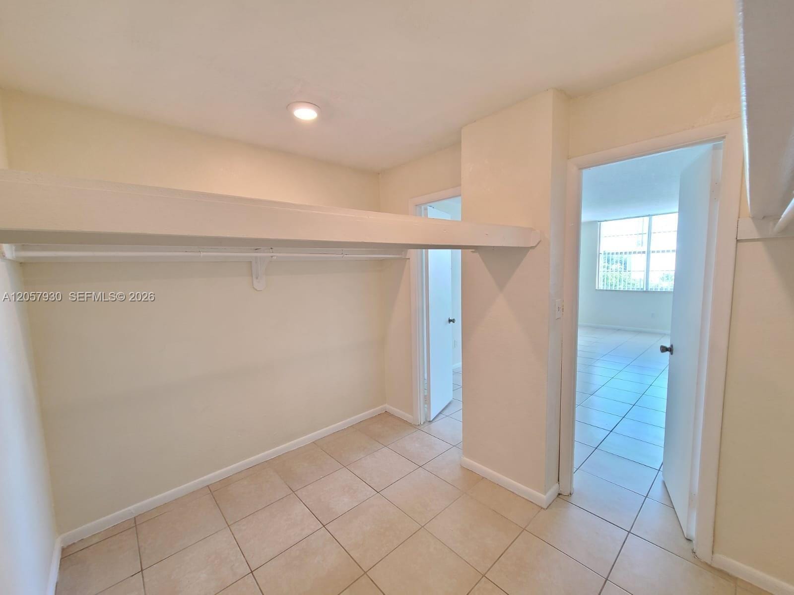 496 NW 165th St Road D-409 — photo 11