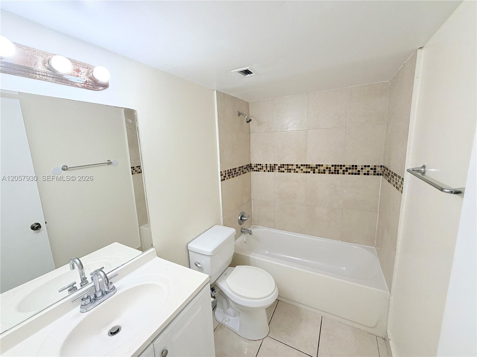 496 NW 165th St Road D-409 — photo 12