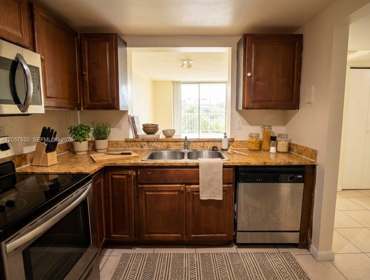 496 NW 165th St Road D-409 — photo 7