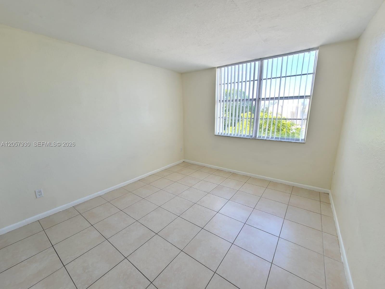 496 NW 165th St Road D-409 — photo 9