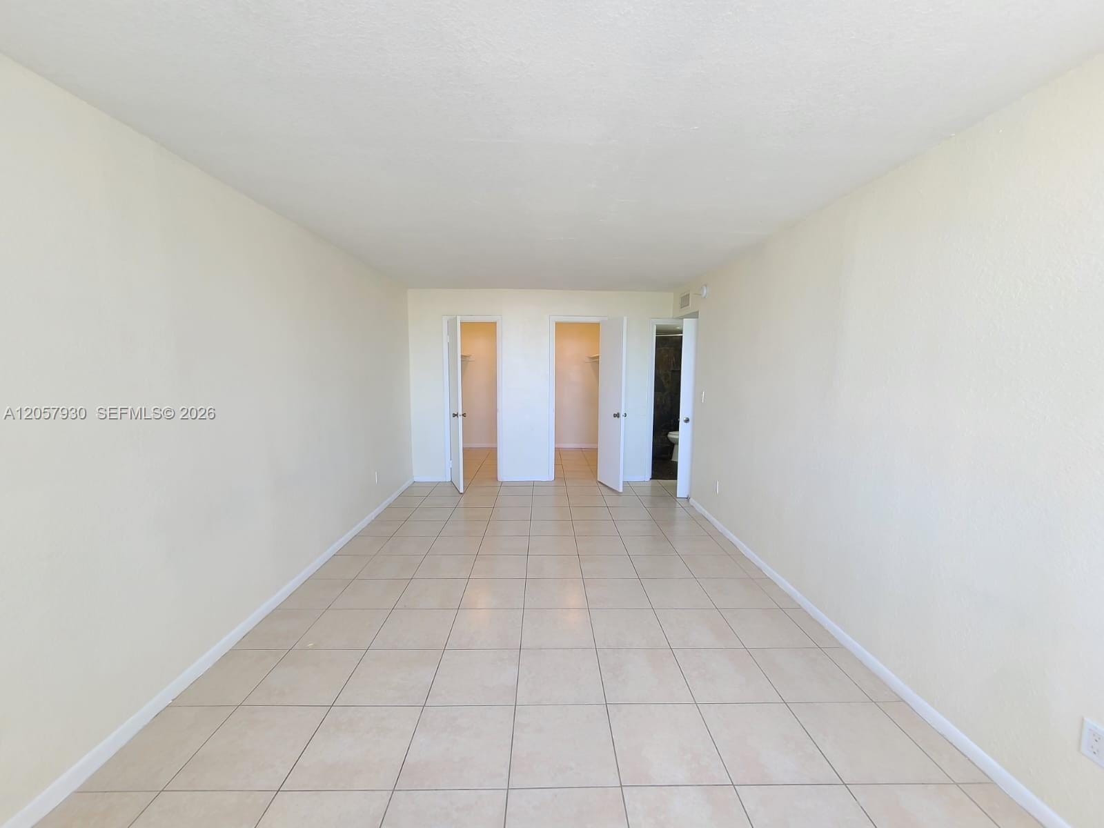 496 NW 165th St Road D-409 — photo 10