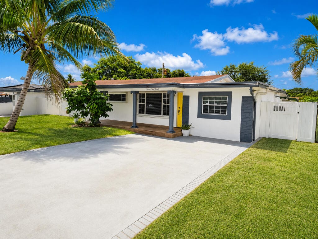 Pending home at 7120 SW 13TH Street, Pembroke Pines, FL 33023