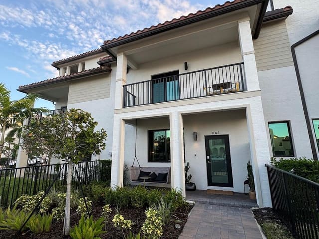 8316 NW 43rd Street, Doral, FL 33166