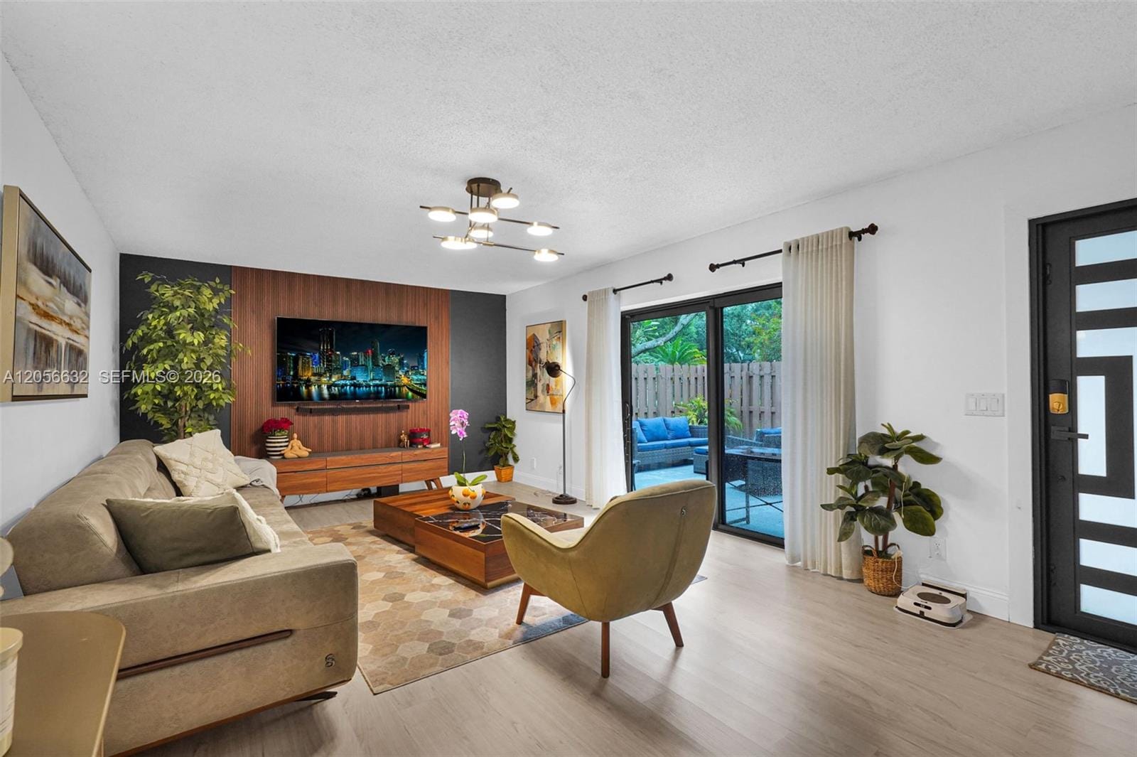 2603 Lakeview Court — photo 2