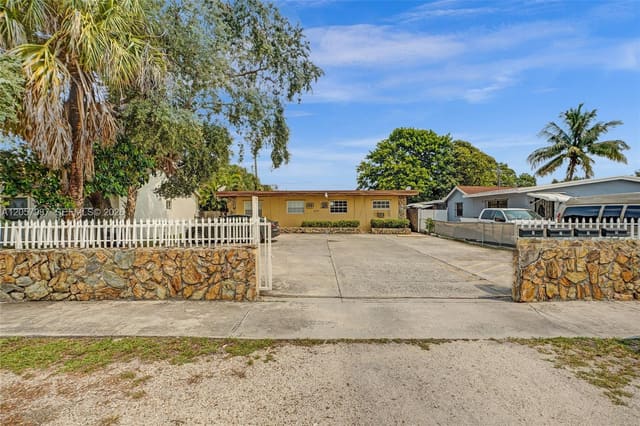 2525 Superior Street 4, Opa-Locka, FL 33054