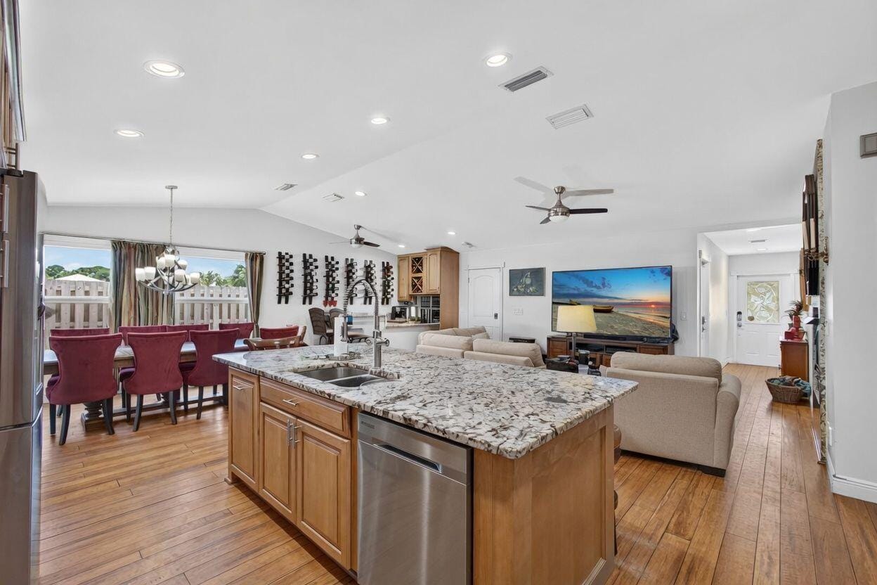 5673 SE INEZ Avenue — photo 8
