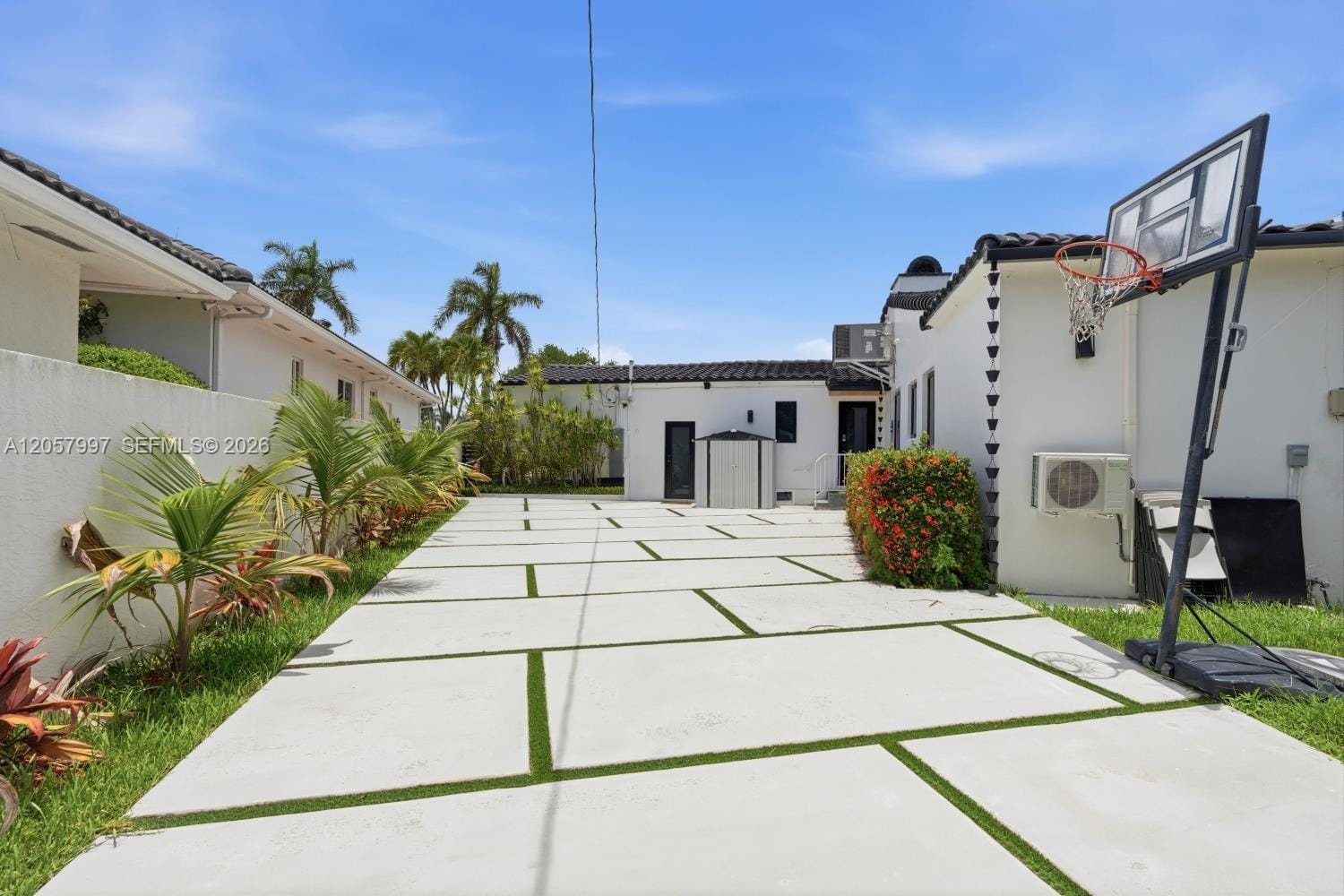 1204 S Northlake Drive — photo 11