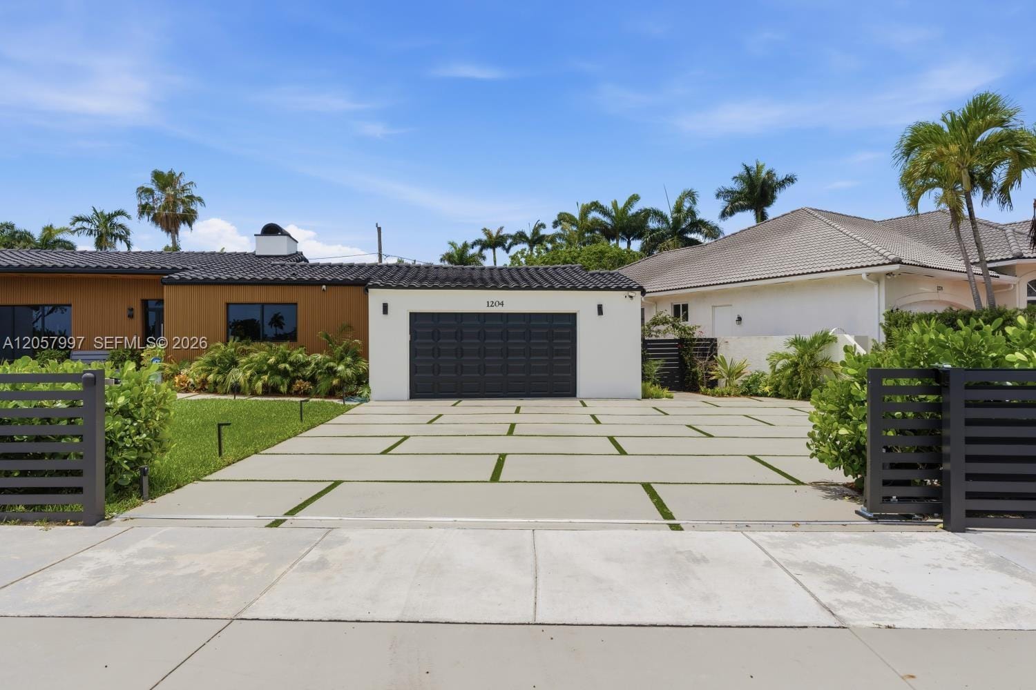 1204 S Northlake Drive — photo 3