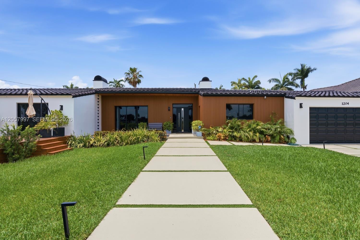 1204 S Northlake Drive — photo 5