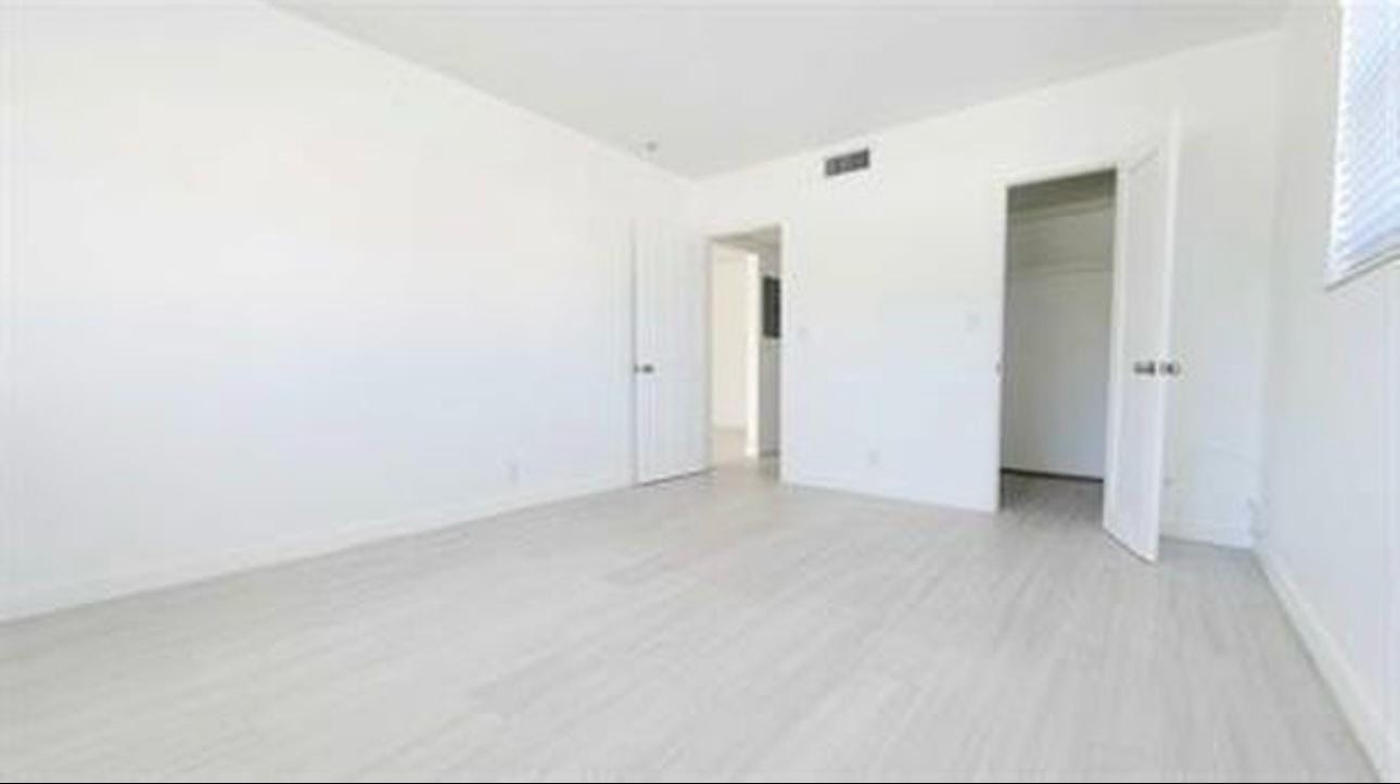 930 N 14TH Court 15 — photo 3