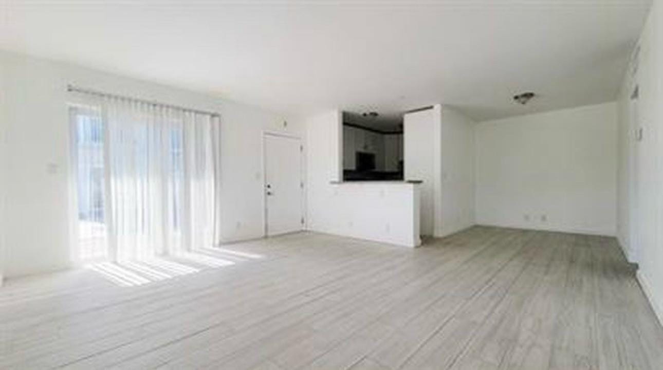 930 N 14TH Court 15 — photo 5