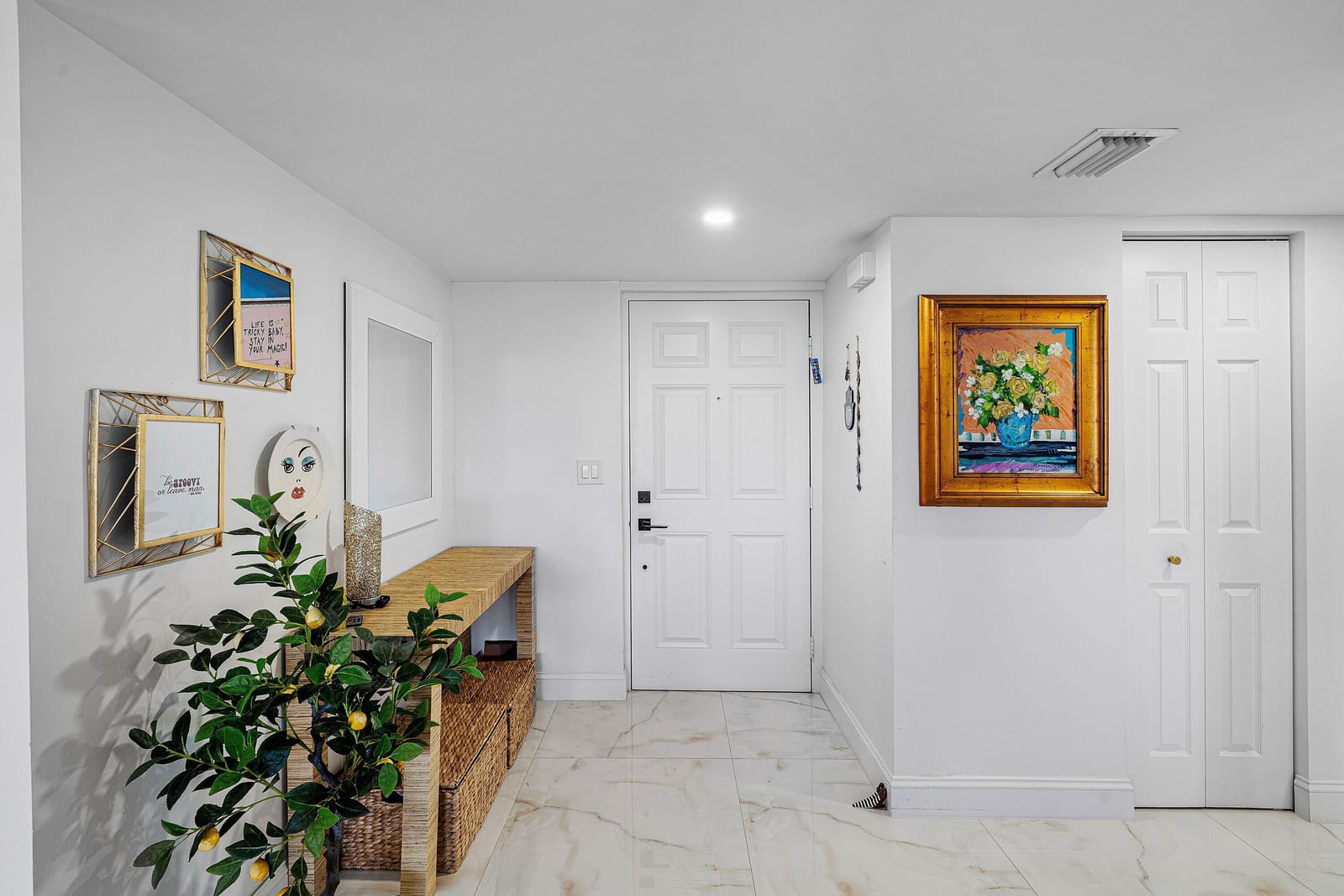 800 Jeffery Street 307 — photo 3