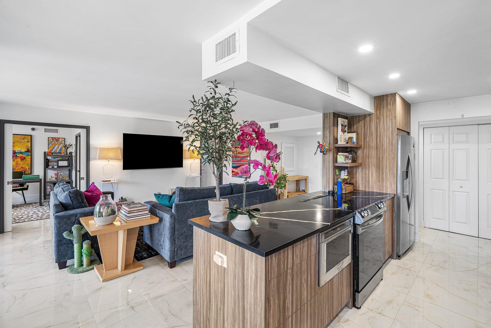 800 Jeffery Street 307 — photo 9