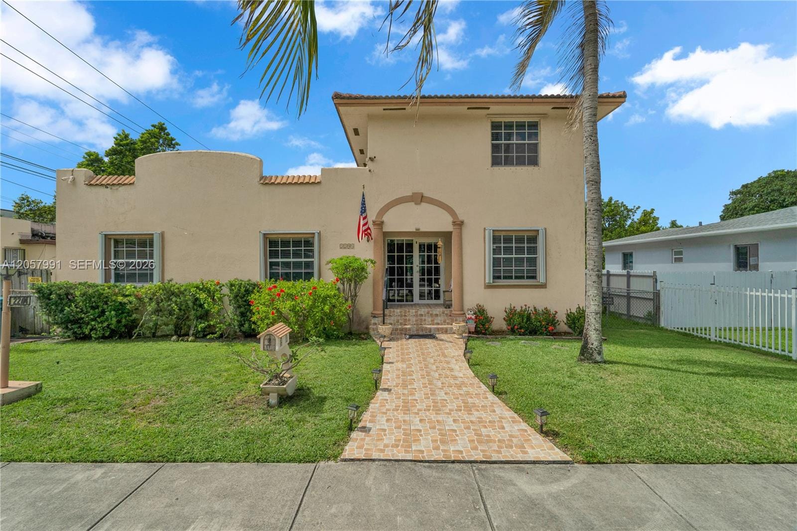 2204 SW 11th Terrace — photo 1
