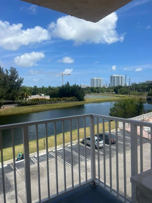 16465 NE 22nd Avenue 419, North Miami Beach, FL 33160