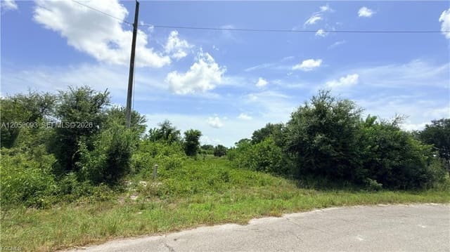 608 Chemstrand Street E, FL 33974